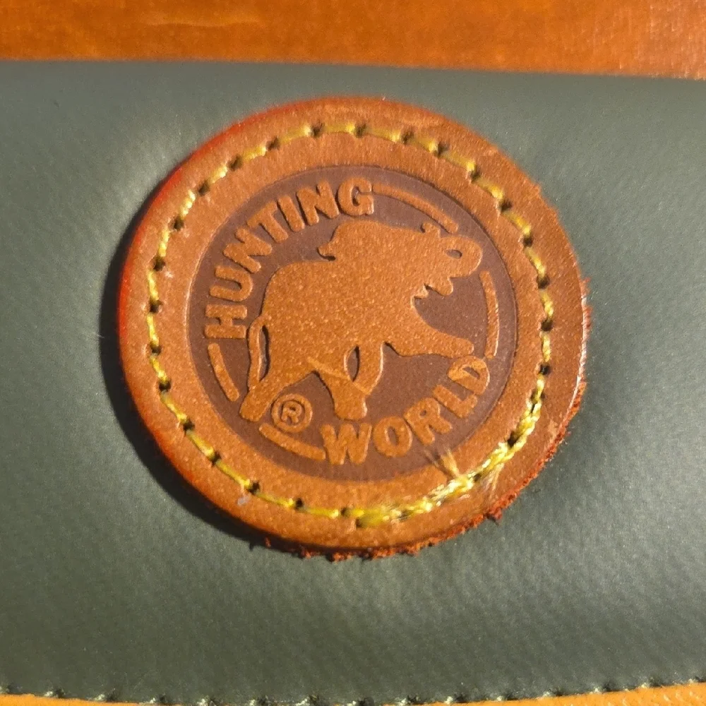 Hunting World Green Leather Key Wallet with Brown Logo